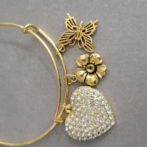 ****SOLD**** Gold Plated adjustable Charm Bangle with 3 Charm - Picture 4 of 8
